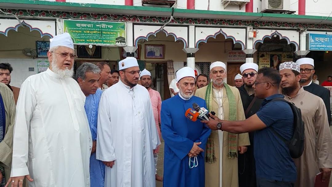 মাইজভান্ডার শরীফে ১২ দেশের শীর্ষস্থানীয় ওলামা-মাশায়েখের জিয়ারত
