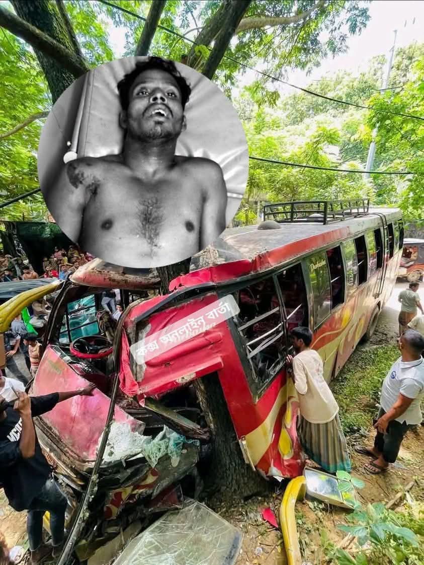 চাকা বিস্ফোরণে নিয়ন্ত্রণ হারিয়ে গাছে ধাক্কা, আলীকদমে বাস দুর্ঘটনায় হেলপার নিহত: আহত-১১