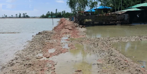 বন্যায় বাঁশখালী-সাতকানিয়ার ১৫৮ কিমি সড়ক ক্ষতিগ্রস্ত, দুর্ভোগ চরমে