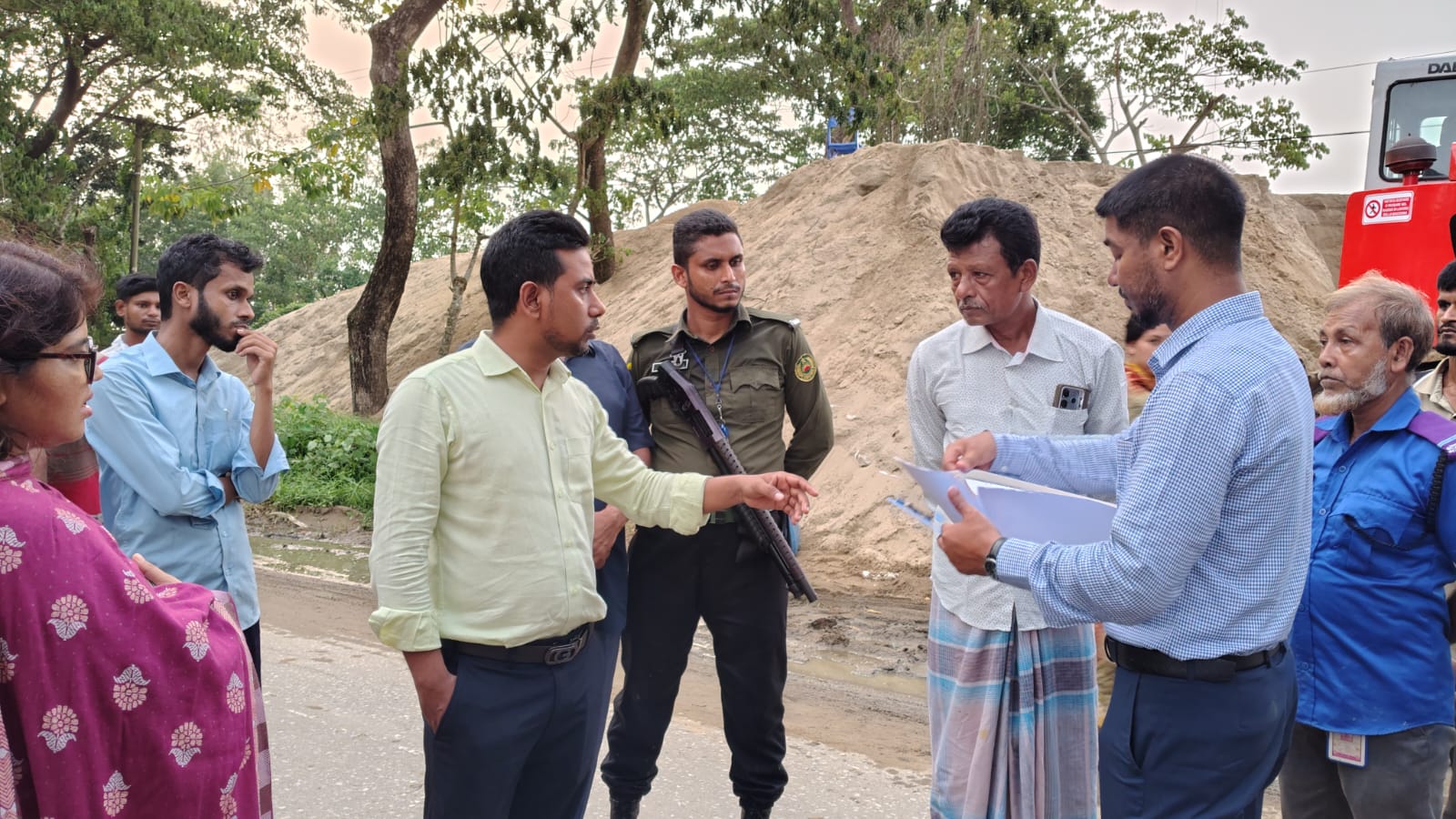 অবৈধ বালু উত্তোলনের বিরুদ্ধে বোয়ালখালীতে অভিযান