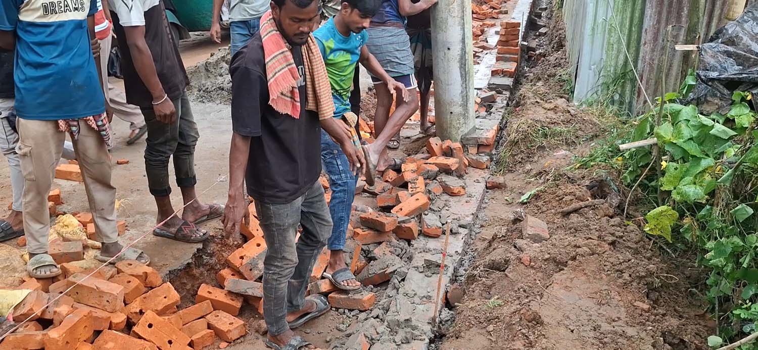 ফটিকছড়িতে হাসপাতাল সড়ক নির্মাণে অনিয়মের অভিযোগ