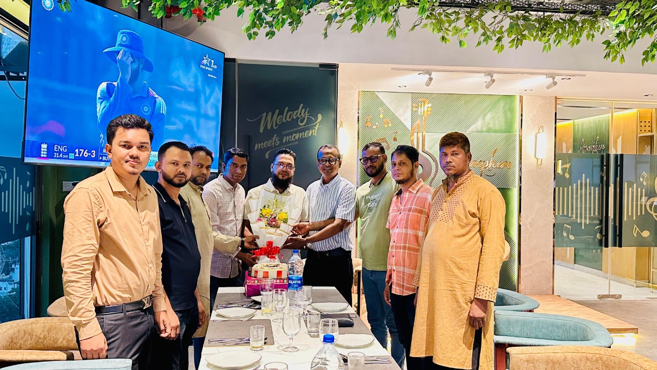 চট্টগ্রামে বর্ণাঢ্য আয়োজনে হাজী মিষ্টি মেলার  ব্যবস্থাপনা পরিচালক সুমন এর জন্মদিন উদযাপন 