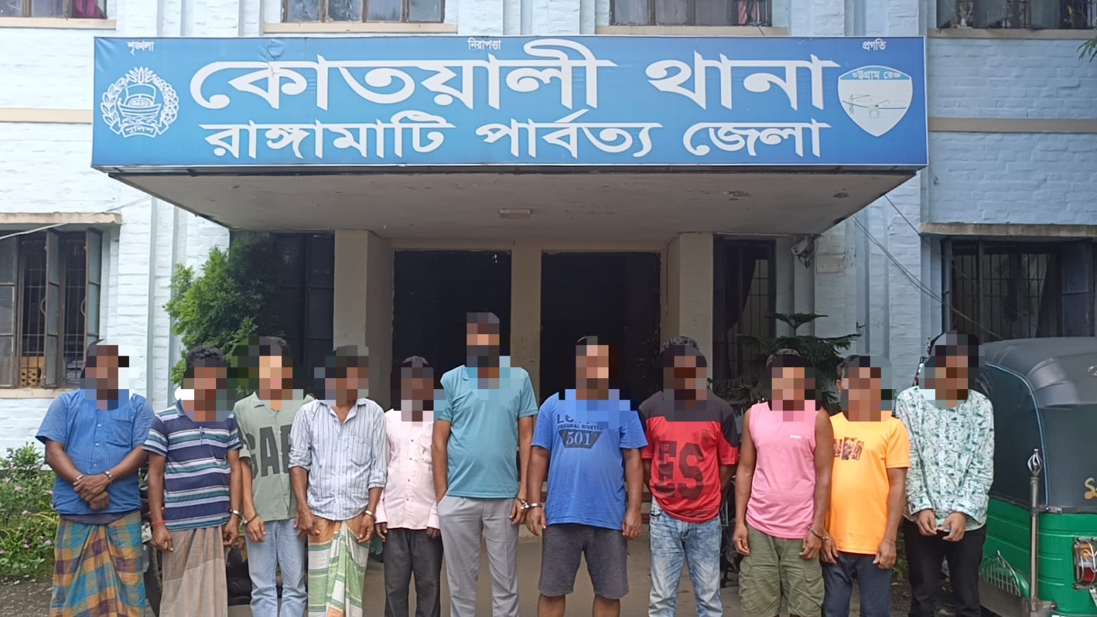  রাঙামাটিতে পুলিশের বিশেষ অভিযান: চোর- ডাকাত-মাদক কারবারিসহ গ্রেফতার ১২