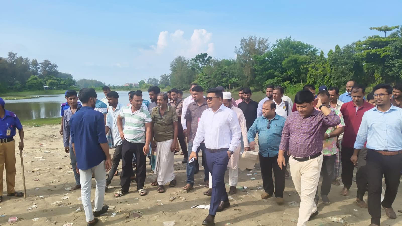 পারকী সৈকতে অবৈধ দখলদারদের সতর্কতা: সৈকতে মোটরসাইকেল চালানোর দায়ে দুইজনকে জরিমানা