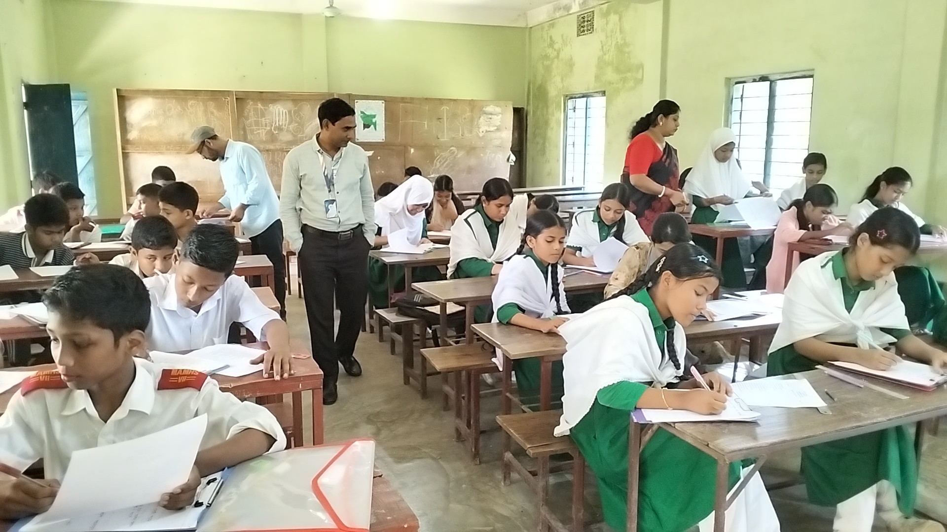 রাউজানে শিক্ষার্থীদের মেধা বিকাশের লক্ষ্যে আপন পাঠাগারের কুইজ প্রতিযোগিতা অনুষ্ঠিত 
