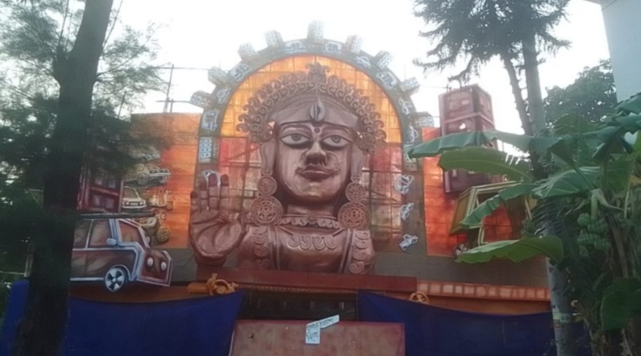 পটিয়ার জগন্নাথ ধামে ভিন্ন আঙ্গিকে দুর্গা পূজা: শান্তির বার্তার সাথে সড়ক নিরাপত্তার সচেতনতা