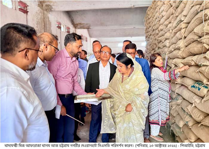 দেশে খাদ্যের ঘাটতি নেই, পর্যাপ্ত মজুত রয়েছে: খাদ্যমন্ত্রী