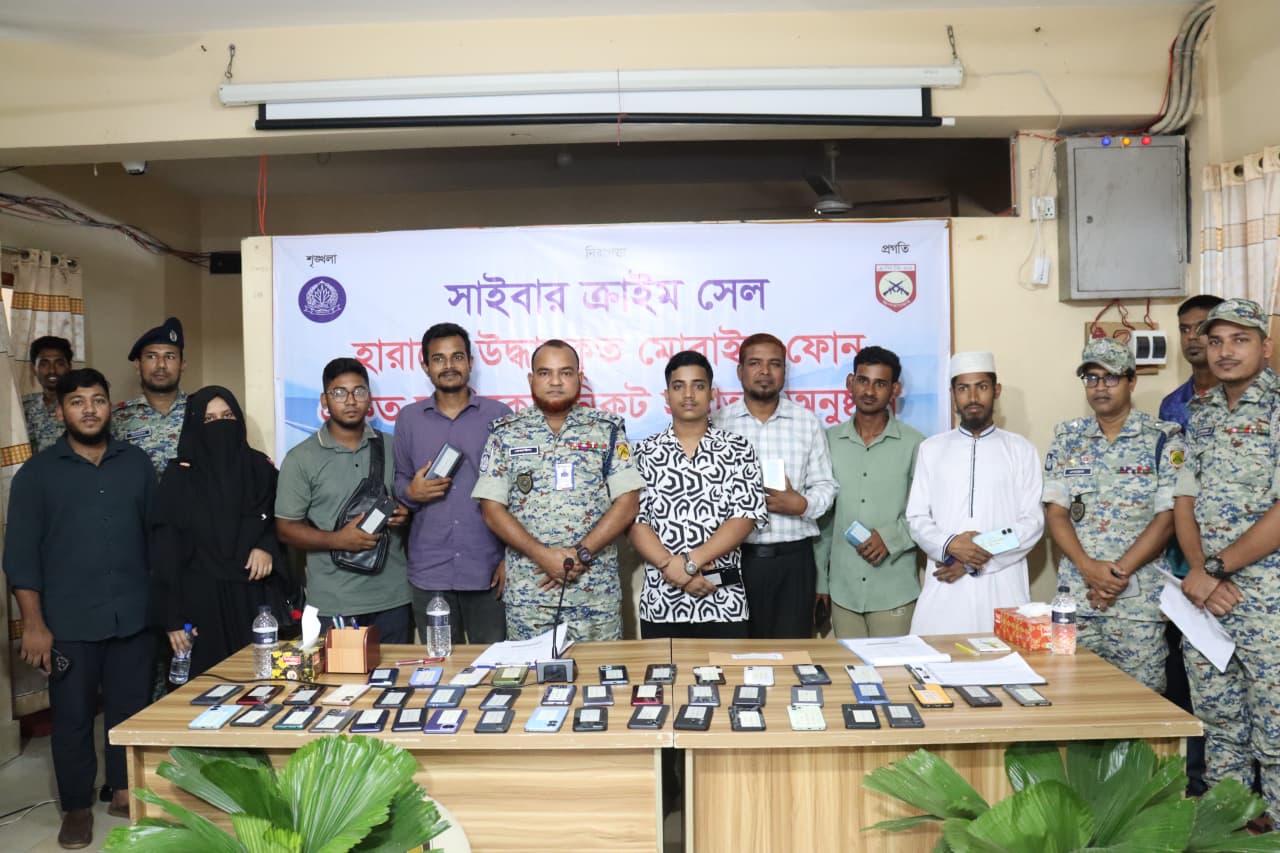 রাঙামাটিতে ৫৩ মোবাইল ও ১৭ হাজার টাকা উদ্ধার করল ১৮ এপিবিএন