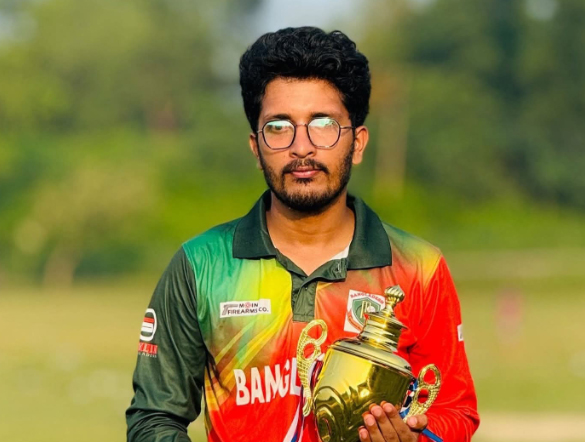 চোখের আলো হারিয়েও স্বপ্নজয়ের পথে চবি শিক্ষার্থী আরাফাত