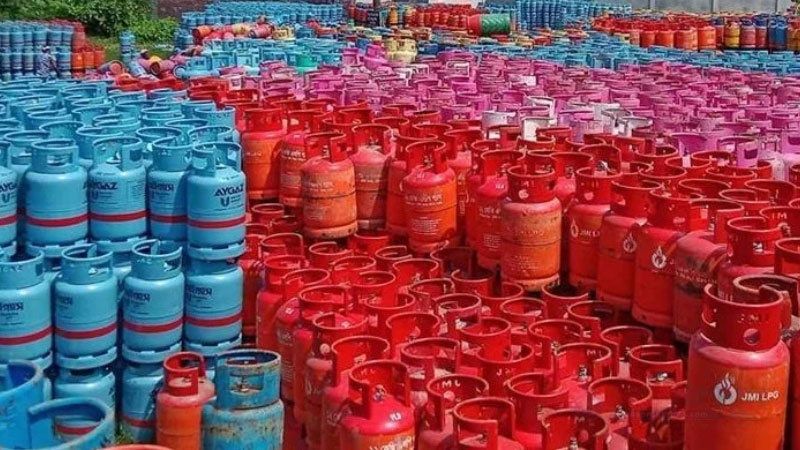 নির্ধারিত দাম কাগজে, এলপিজি বাজারে নাগালের বাইরে